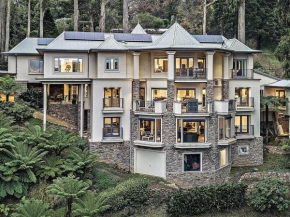 Castle in Ferny Creek with Pool